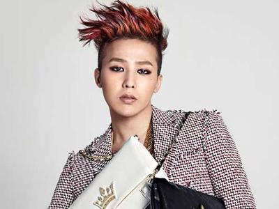 Setelah Bintangi Iklan Lipstik, G-Dragon Kini Modeli Iklan Tas Wanita!
